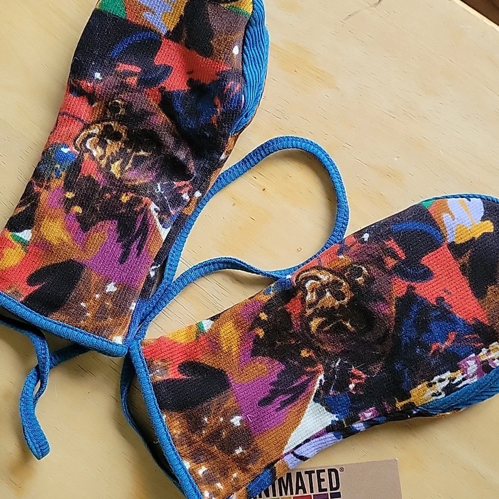 ANIMATED CLOSET MITTENS